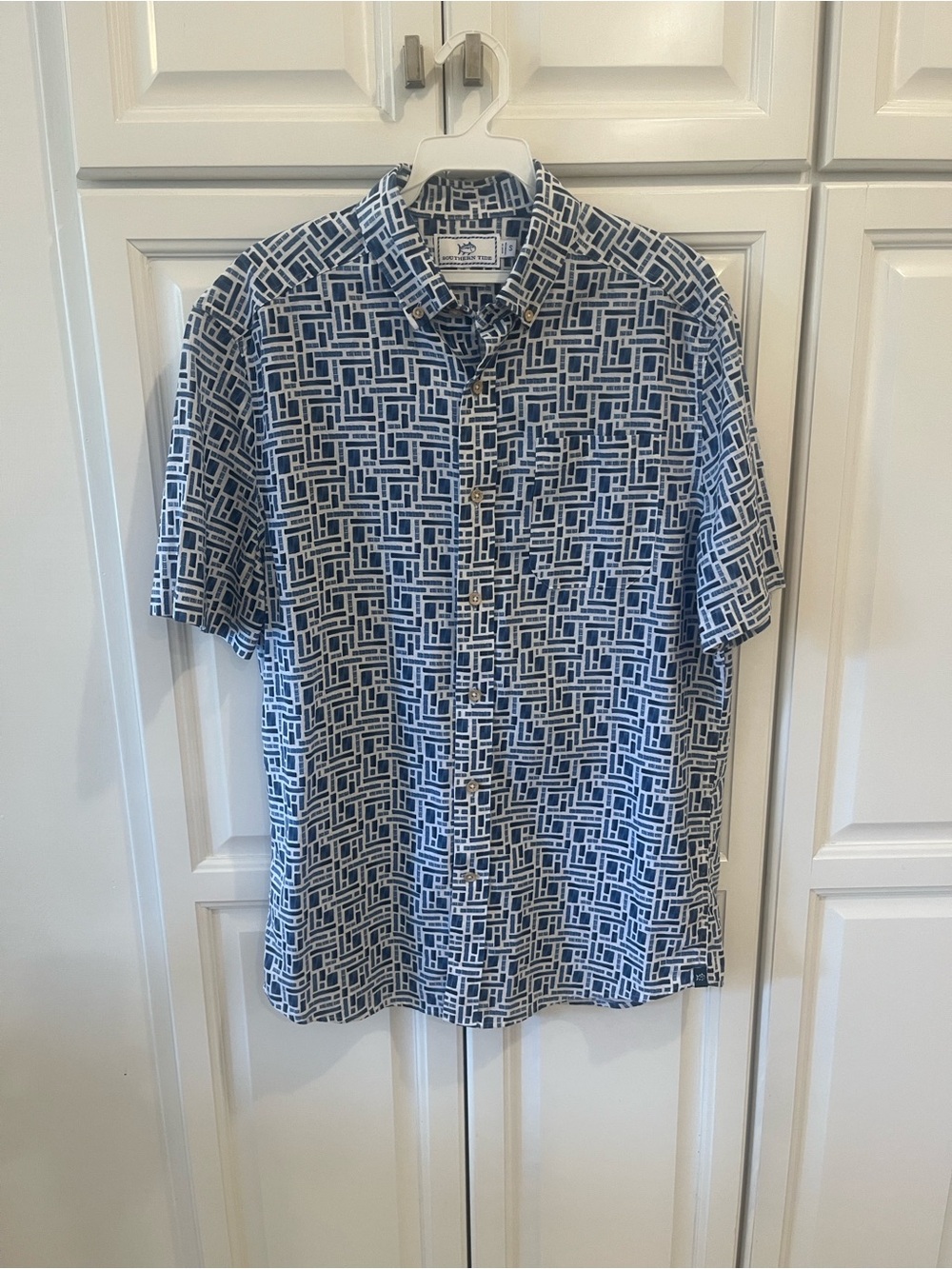 Southern Tide Navy and White Geometric Short-Sleeve Button-Down Shirt